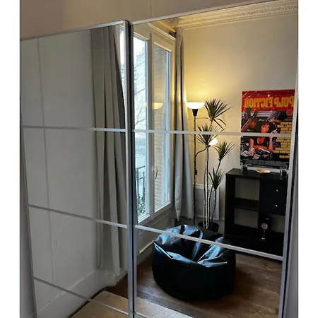 Eiffel Tower On Foot, Quiet 15 *